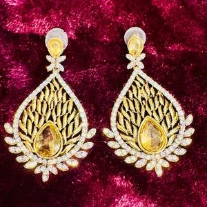 Fashion Jewelry: Earrings